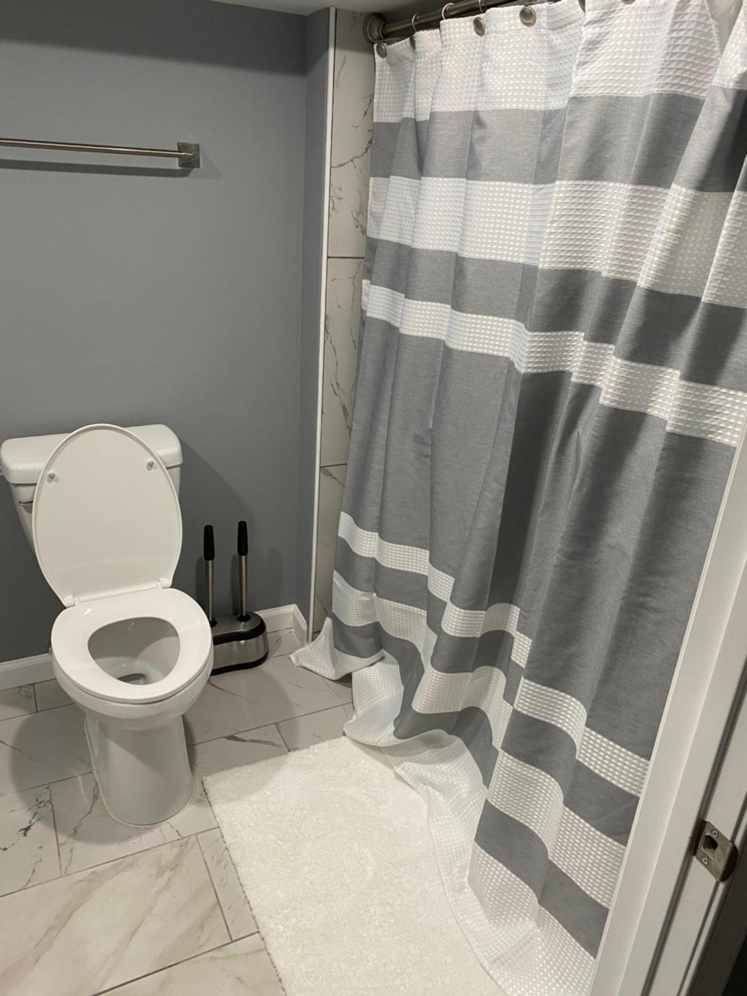 Downtown Upper Canton 3 Bdrm 3 Bath With Rooftop And Parking Pad Guest house
