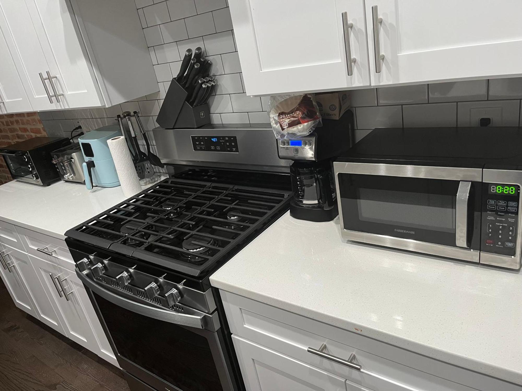 Guest house Downtown Upper Canton 3 Bdrm 3 Bath With Rooftop And Parking Pad *